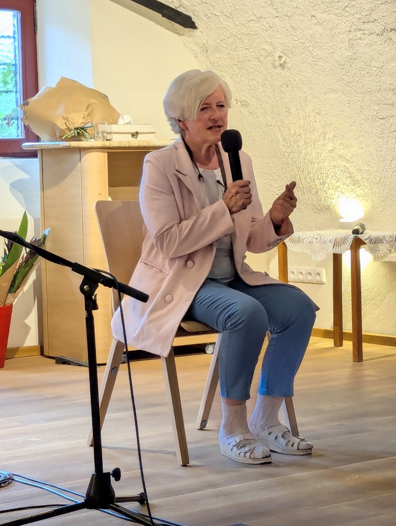 Anna Hogenová pronese projev na slavnostním zahájení.